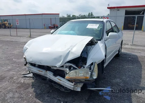 2000 Honda Accord 2.3 Ex z USA, uszkodzony, nr VIN JHMCG5652YC039951